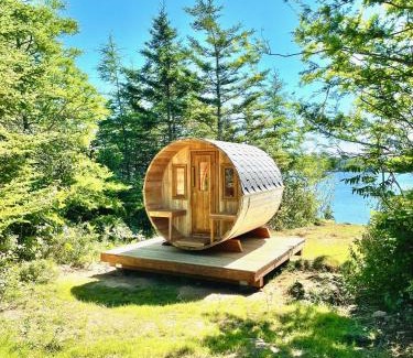 Salmon River Road House | The Cedar at Mira Riverfront Getaway