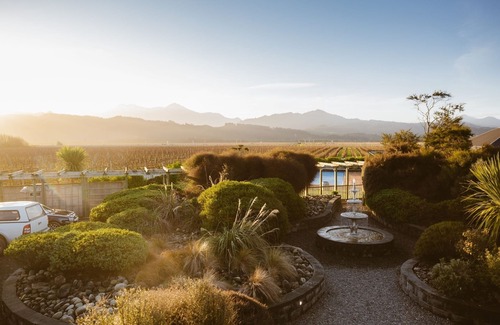 Renwick House | The Cellar Door - Blenheim Holiday Home