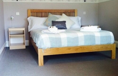 Charlton Marshall Hotel | The Charlton Inn