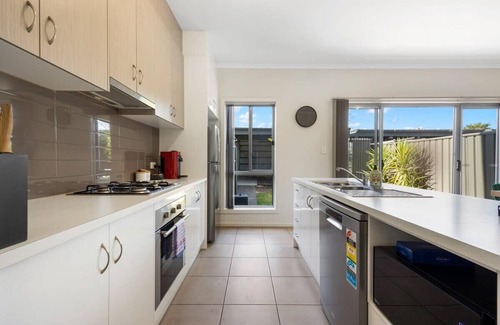 Largs North House | The Charming Living 3BR Townhouse/Perfect Vacation