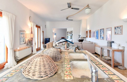 Kea Villa | The "Charming Waterfront Retreat", with a pool & access to the sea, near Otzia