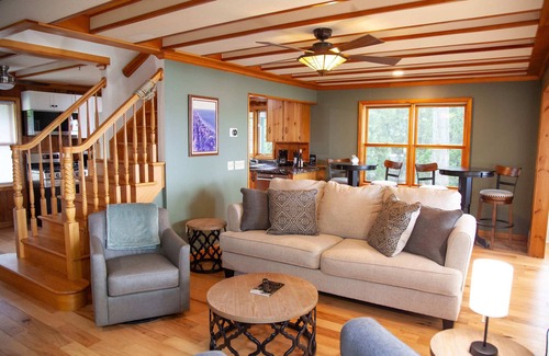 Town of Torrey House | The Cliff House Hot Tub, Kayaks & Game Room