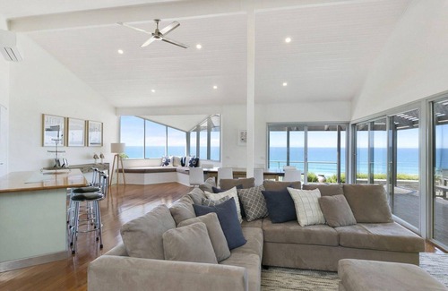 Fairhaven House | The Cliff's Edge - On the Edge at Fairhaven & Very Big Views & WIFI