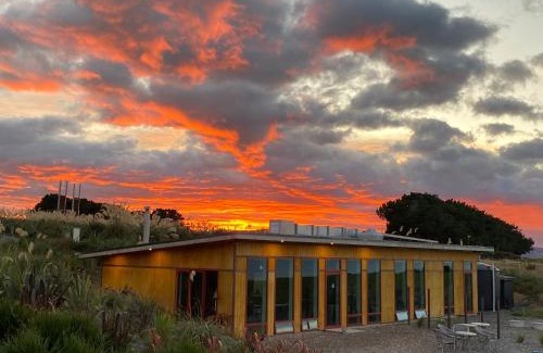 Papatotara Cabin | The Cliffs Seaside Lodge