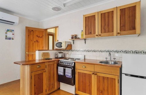 Kettering House | The Clocktower Serene Stay at Herons Rise Vineyard