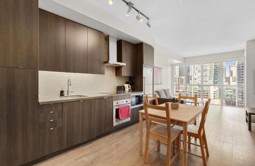 Toronto Entertainment District Apartment | The CN Tower Special 2 Bedroom