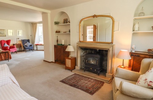 Llanwenarth House | THE COACH HOUSE, family friendly, with a garden in Abergavenny