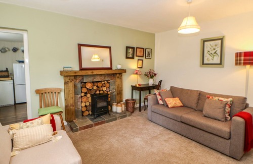 Riding Mill Cottage | THE COACH HOUSE, with a garden in Corbridge