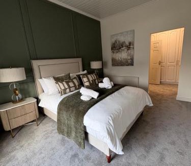 Mohill Hotel | The Copper Still Bar Restaurant & Boutique Rooms