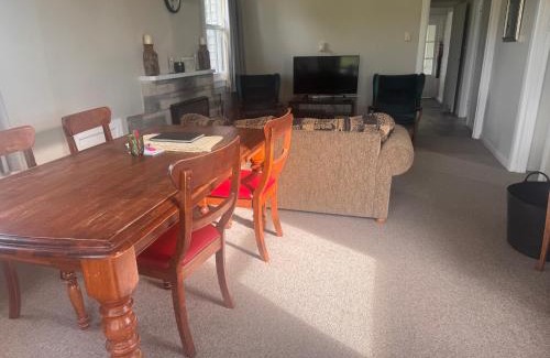 Frasertown House | The Cottage @ Aranui