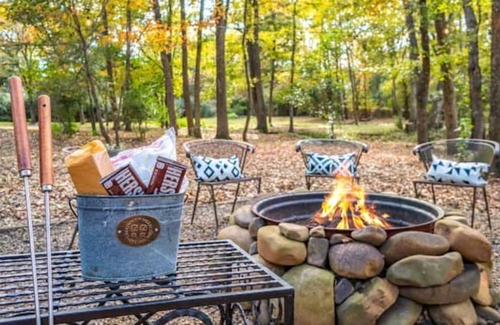 Lindale Cabin | The Cottage at Hidden Creek w/ Hot Tub & Firepit