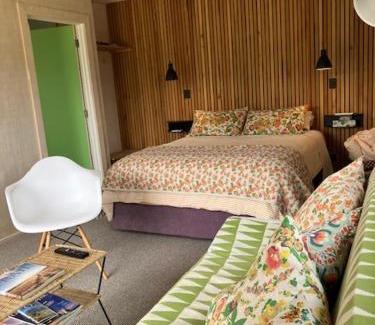 Clyde House | The Cottage - Springvale