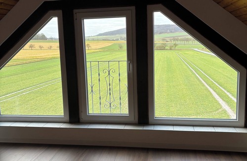 Wethen Cottage | The country house is situated in a quiet location, close to hiking and biking trails & the highway.