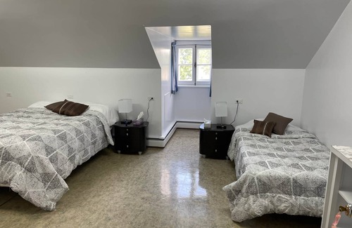 Sainte-Anne-des-Monts Hostel | The Couvent, 403 - chambre Queen + Double