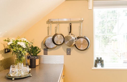 Juneau House | “The Cove” A Quiet Retreat Between Alaskas Ocean and Forest