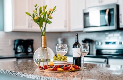 Hollister House | The Cove: Lakeview, Pool, Hot Tub, EV Charger, Large Groups