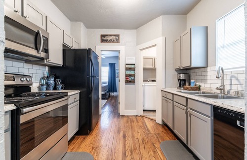 Chickasha House | The Cozy Chickasha | Fiber | Extra Parking | W/D
