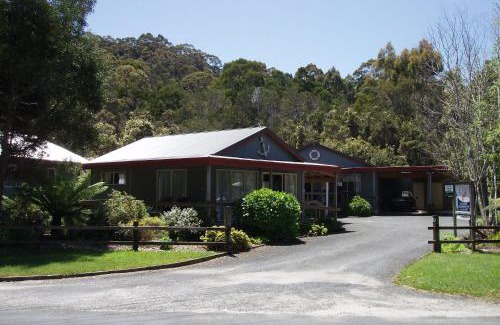 Strahan House | The Crays Accommodation