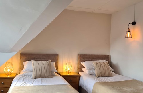 Emsworth Hotel | The Crown Hotel