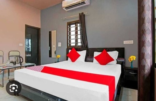 Murthal Hotel | The Crown Hotel