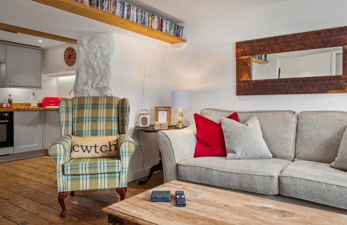 Penally Apartment | The Cwtch Apartment - Sea Views Walk to Beach