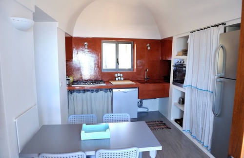 Kamma Villa | The Dammuso Rosa and Henry. Typical construction of the island of Pantelleria.