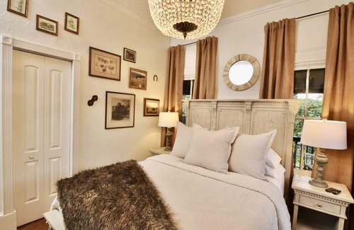 Historic Downtown Apartment | The Dark Horse Suite - 15 Mins to WEC in Historic Downtown Ocala!