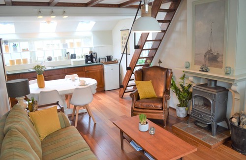 Ee House | The detached mound house in the middle of our village in a quiet location