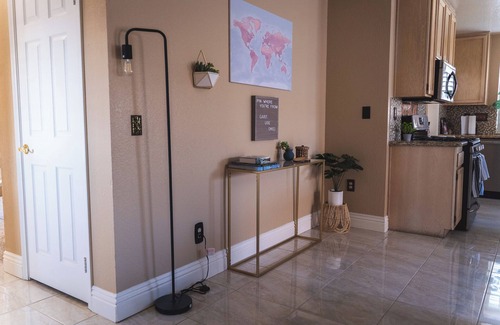 Lancaster House | The Diamond in Quartz Hill/Lancaster