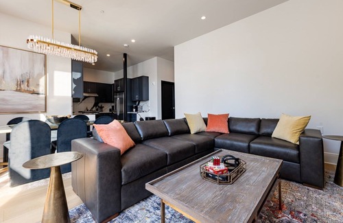 Central Business District Hotel | The District Luxury 4BR The Little Lagniappe on St. Charles