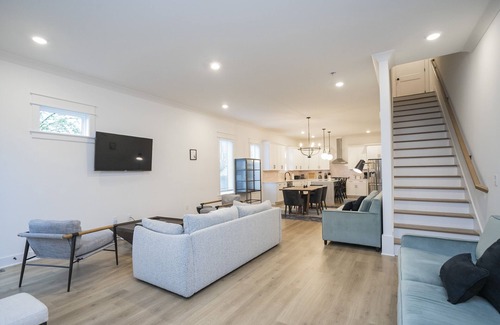 East Nashville House | The Dolly + Iconic Women of Country 4bd Townhome! 8 min ->DT!