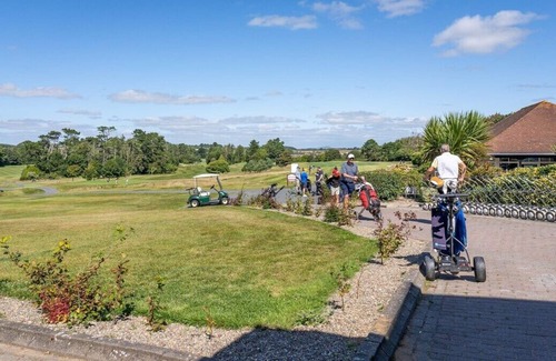 Tramore Apartment | The Doneraile Room (@BurrowLodge)