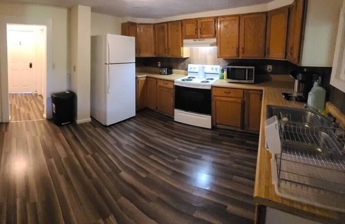Tazewell House | The Dragon's Den 5 bedroom house 1 mile to Main St