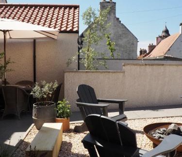 Airth Bed & Breakfast | The Dundonald Guesthouse & Cottage