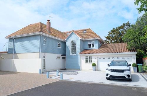 Bognor Regis House | The Dunes - Swimming Pool