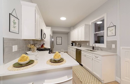 East Rock Apartment | The East Rock 4BR Parking Washer & Dryer Walk to Yale