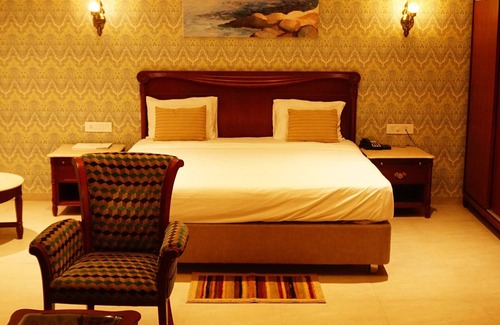 Lodhi ka Mahal Hotel | The Emerald Club