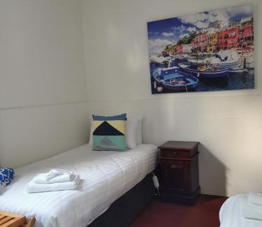 Deloraine Hotel | The Empire Hotel Deloraine