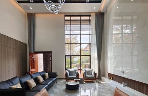 Futian CBD Apartment | The environment next to the park is beautiful