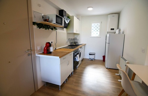 San Martin de Valdeiglesias Apartment | The Grand Lakeview Retreat