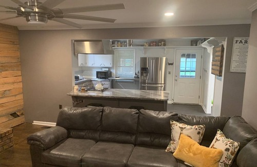 Ozone House | The Farm House w/spectacular views & HS Internet!