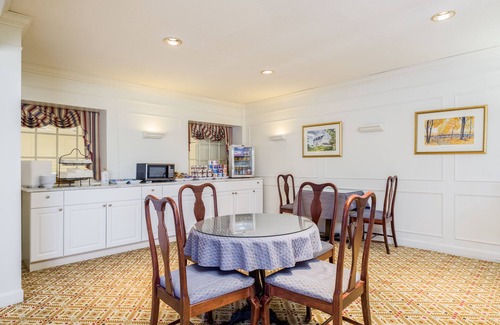 Farmington Hotel | The Farmington Inn & Suites