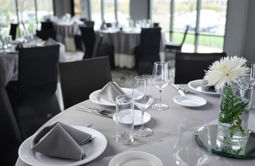 Lake Forest Hotel | The Forester Hotel, part of Unscripted by Hyatt