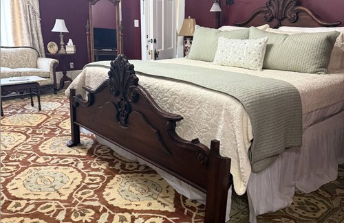 Guthrie Bed & Breakfast | The Franklin Room at The Judge`s Chambers