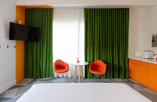 East Hill Hotel | The Gallatin 320, Colorful Boutique Hotel!