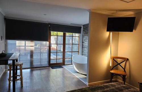 Barellan Point House | The Garden House BnB