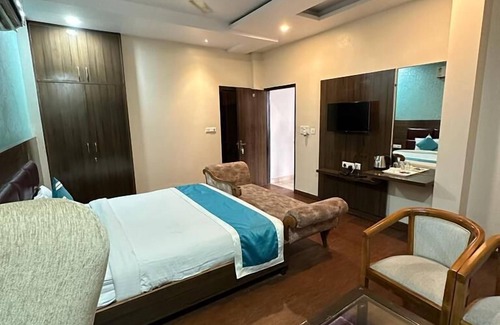 Gomti Nagar Hotel | The Gayatri Palace