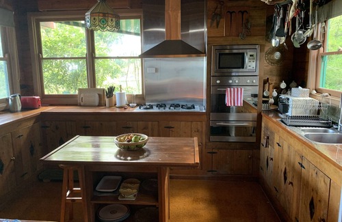 Lakes Entrance Bed & Breakfast | The Goat and Goose B&B