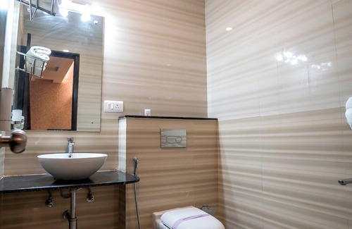 Mahanagar Hotel | The Golden Apple