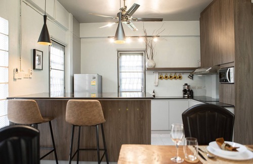 Lat Krabang House | The Golden House @ Suvarnabhumi: Escape City Chaos, Gateway to Bangkok & Beyond!